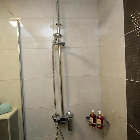 Toni Apartman *